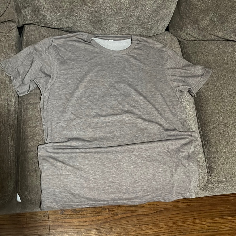 Uniqlo t shirt
